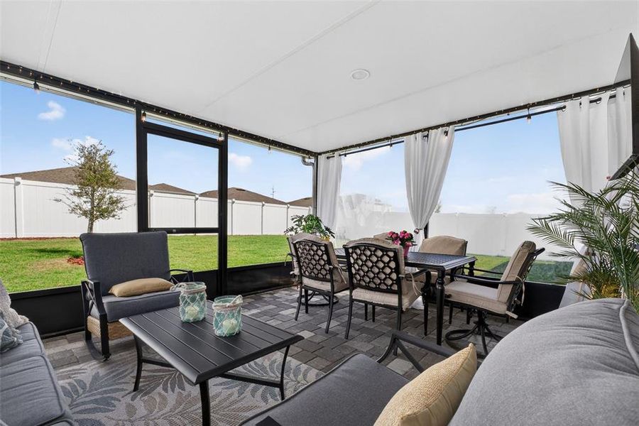 Exterior details and patio area of a home in Laurel Glen, Haines City (Image 29).
