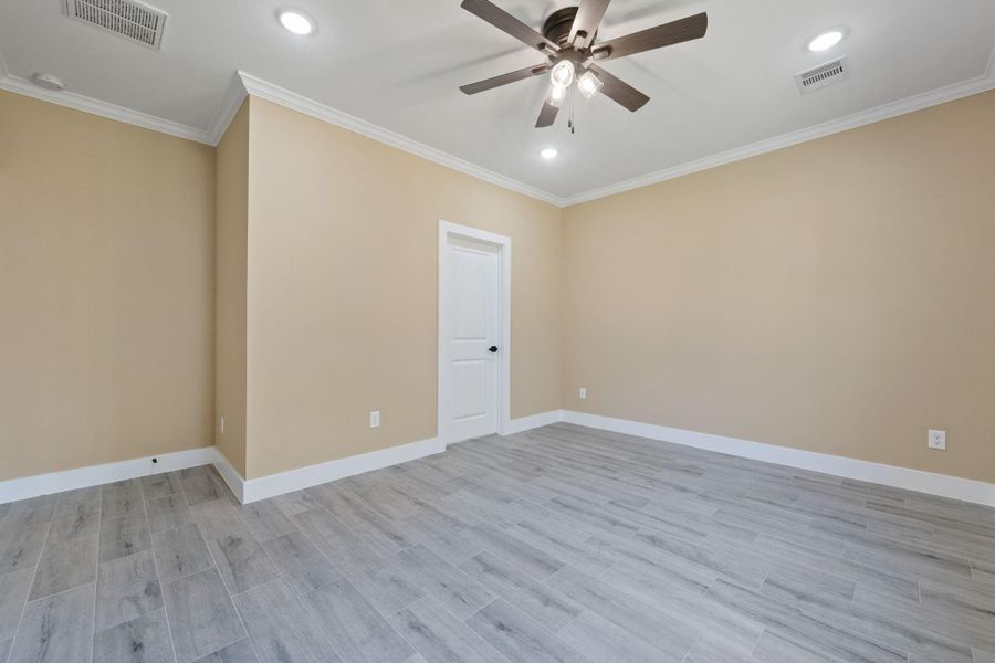 Spacious, unfurnished interior of a new home in , Livingston (Image 20).