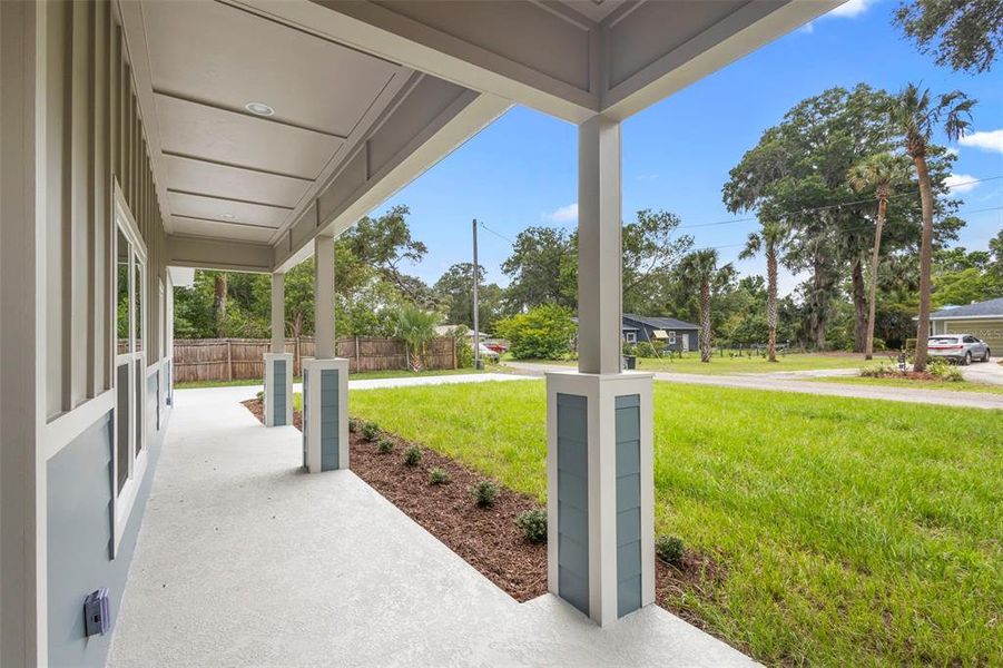 Exterior details and patio area of a home in , Lake Helen (Image 3).