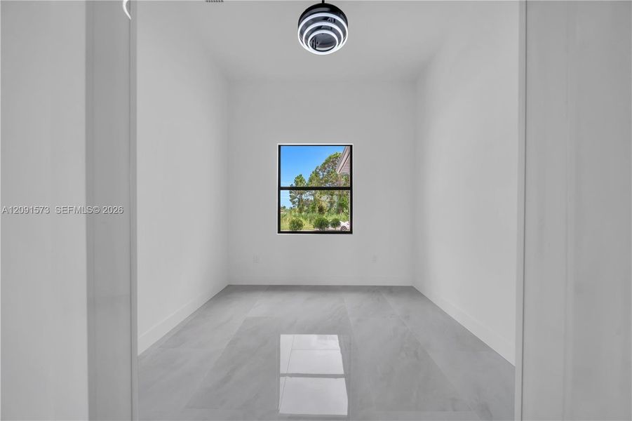 Spacious, unfurnished interior of a new home in , Lehigh Acres (Image 10).