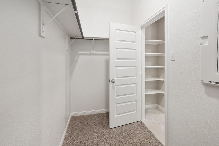 Spacious, unfurnished interior of a new home in Trinity Ranch, Elgin (Image 20).