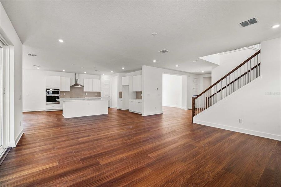 Spacious, unfurnished interior of a new home in , Tampa (Image 14).