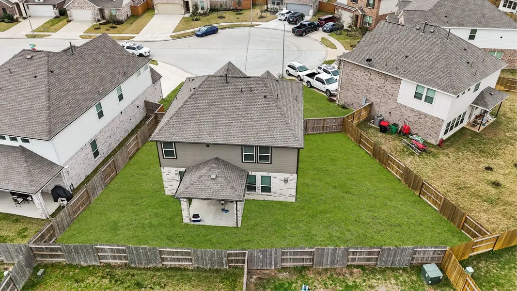 This aerial view showcases the INCREDIBLE 6,723 sqft Cul-de-Sac lot.