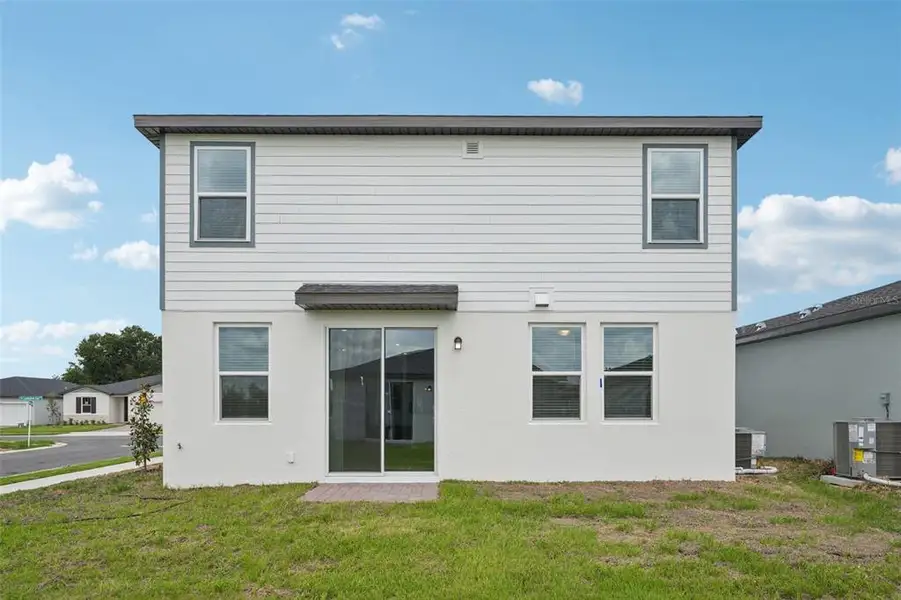 Exterior details and patio area of a home in Hamilton Bluff - Classic Series, Lake Hamilton (Image 4).