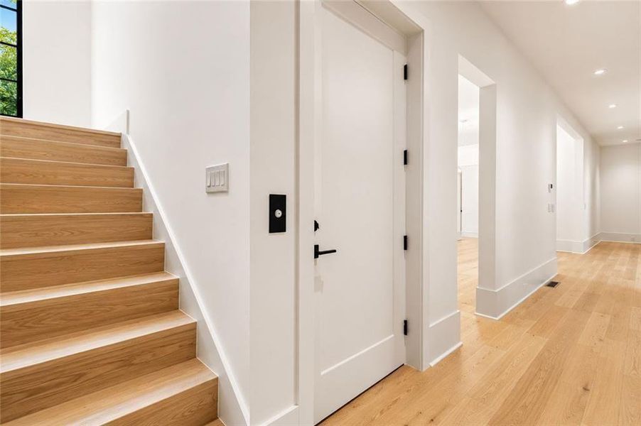Spacious, unfurnished interior of a new home in , Alpharetta (Image 77).