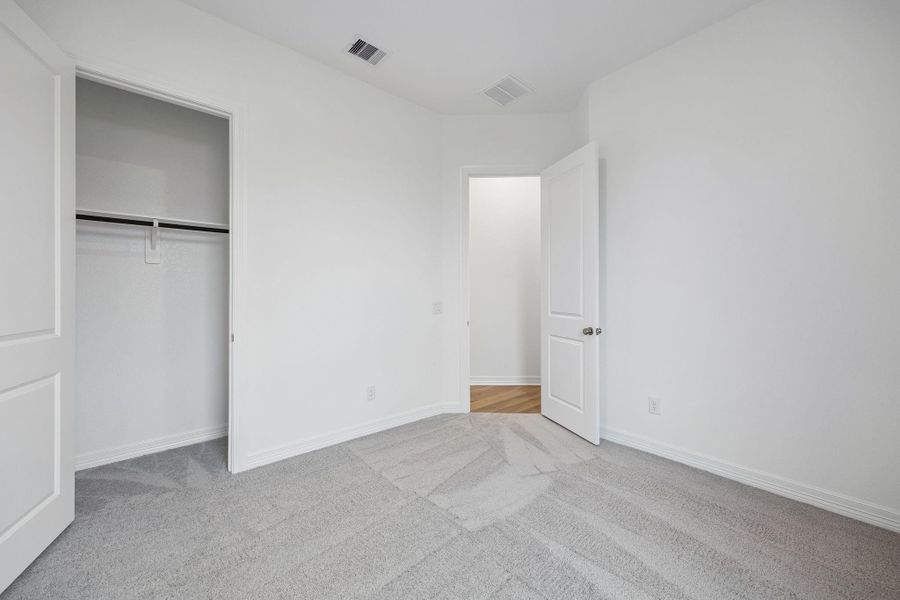 Spacious, unfurnished interior of a new home in Lago Mar, Texas City (Image 21).