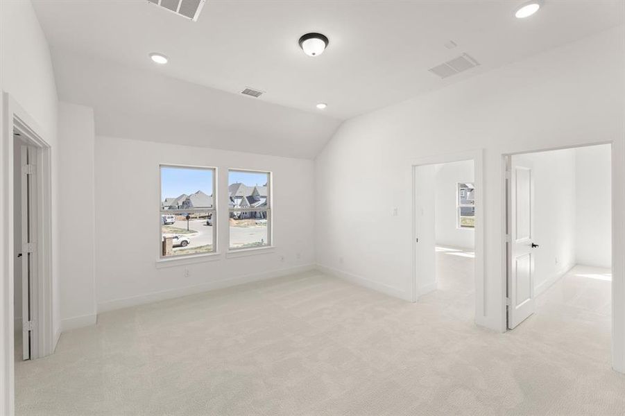 Spacious, unfurnished interior of a new home in Inspiration, Lucas (Image 32).