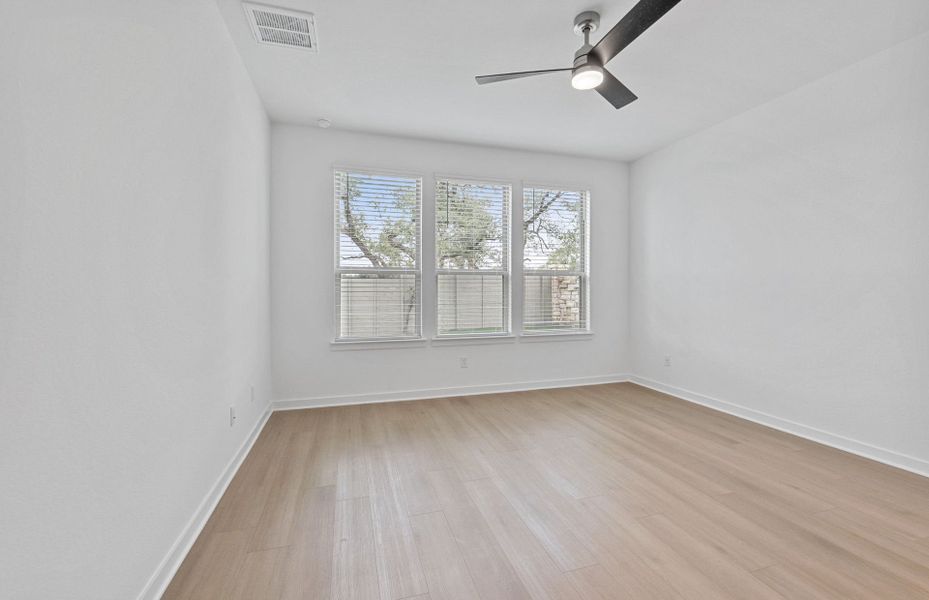 Spacious, unfurnished interior of a new home in Wolf Ranch, Georgetown (Image 17).