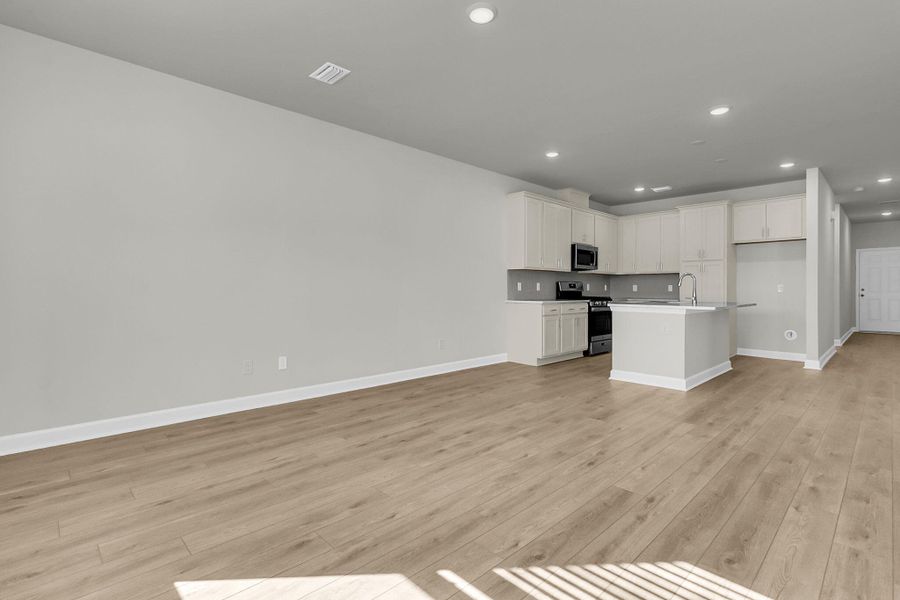 Spacious, unfurnished interior of a new home in , Summerville (Image 17).