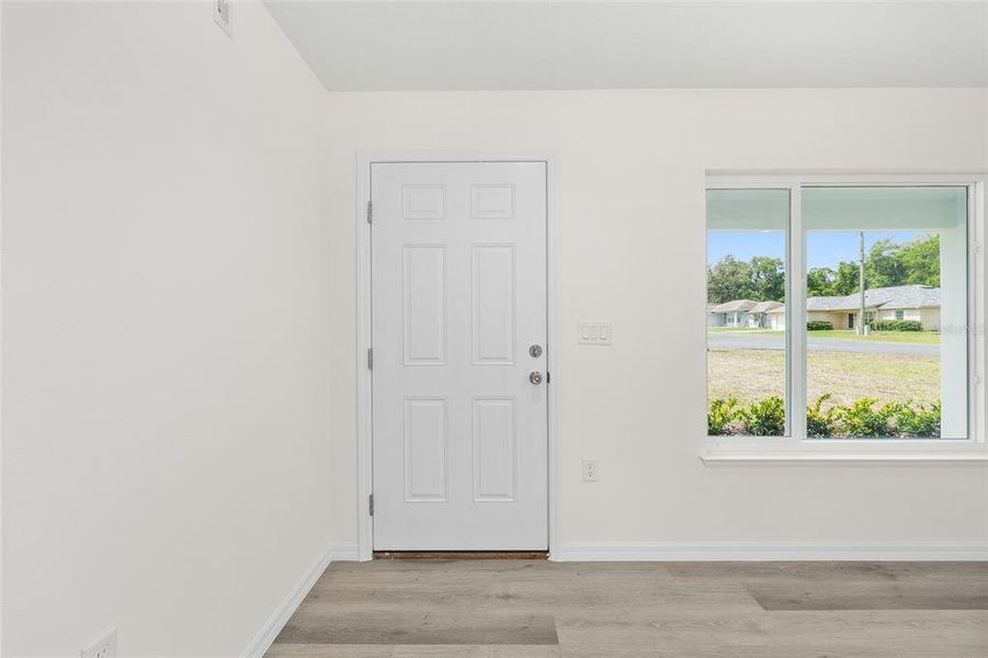 Spacious, unfurnished interior of a new home in , Dunnellon (Image 49).