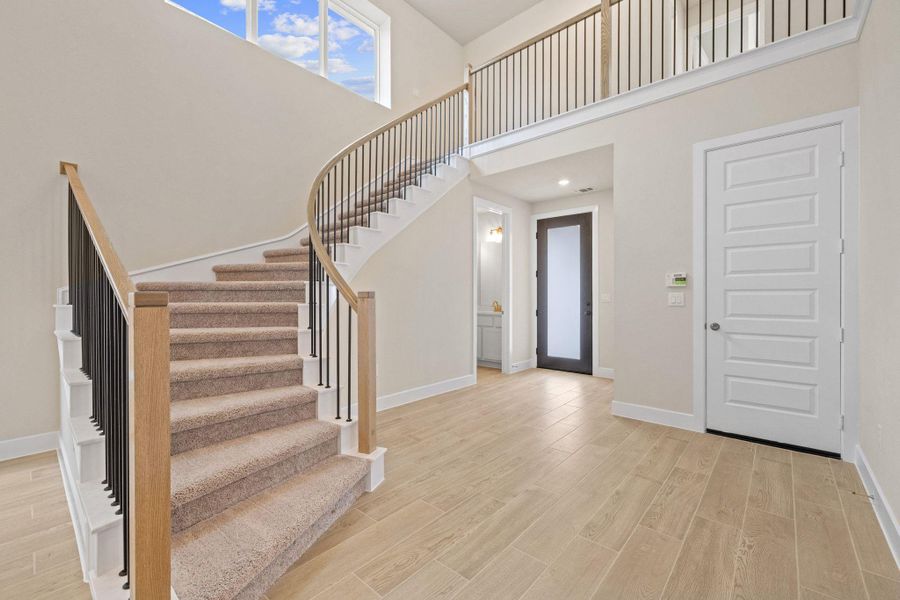 Spacious, unfurnished interior of a new home in Parmer Ranch, Georgetown (Image 20).