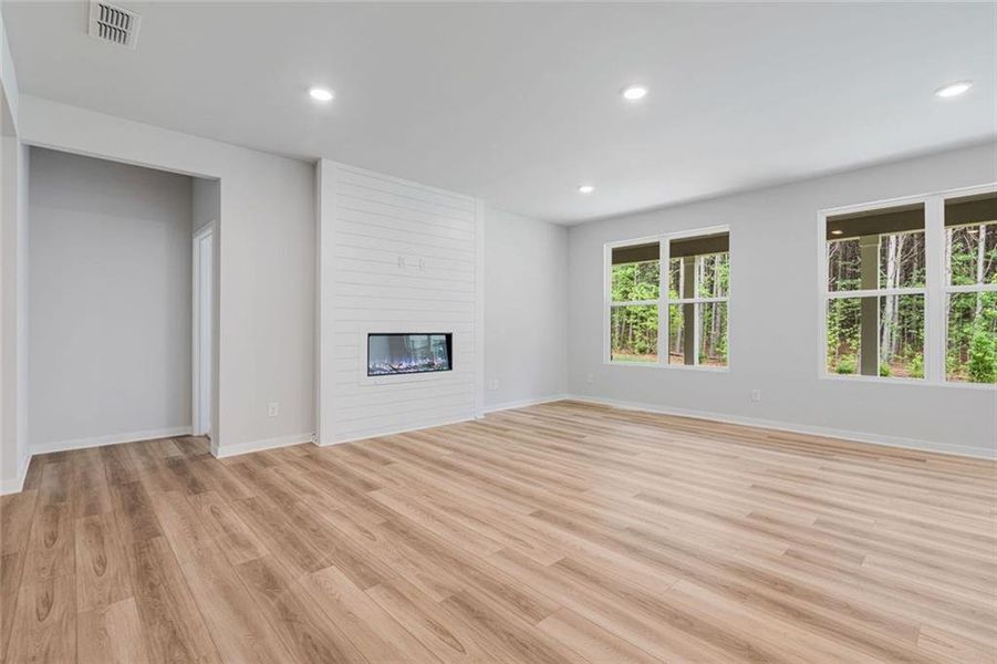 Spacious, unfurnished interior of a new home in Windsong Estates, McDonough (Image 6).