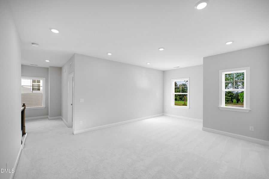 SUN_Everlee_Pic_LandrumIII_Loft_1of2