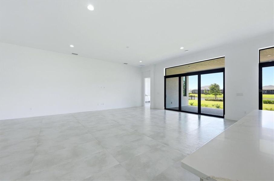 Spacious, unfurnished interior of a new home in , Sarasota (Image 34).