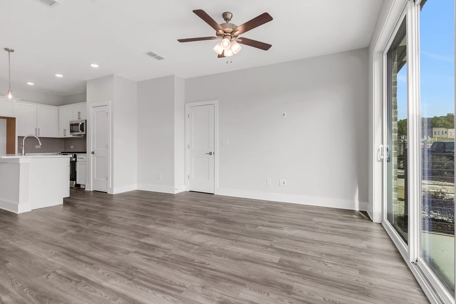 Spacious, unfurnished interior of a new home in Echo Park, Suwanee (Image 19).