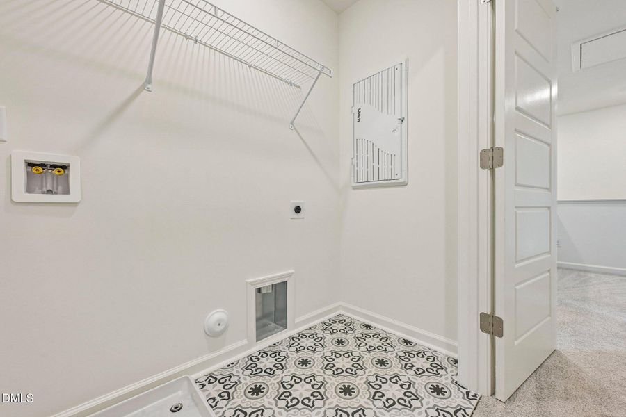 28-web-or-mls-Glen Lyon Dr-S2706-028