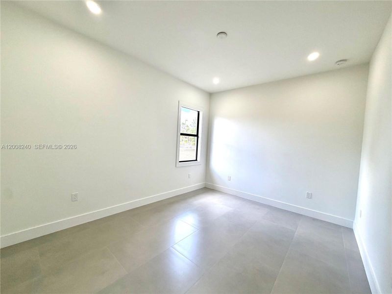 Spacious, unfurnished interior of a new home in , Naples (Image 20).