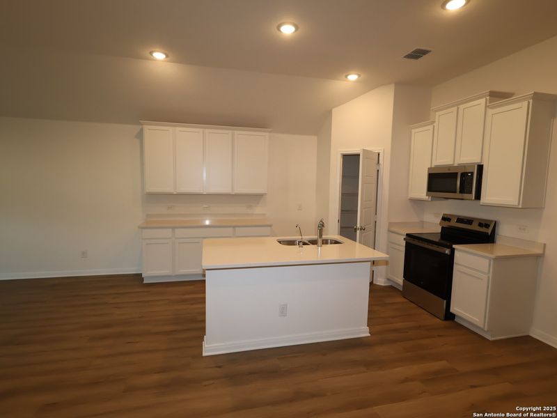 Furnished interior view inside a new home in Greenspoint Heights, Seguin (Image 10).