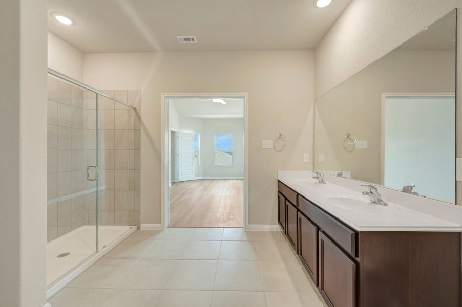 Owner's Bathroom Owner's Bathroom