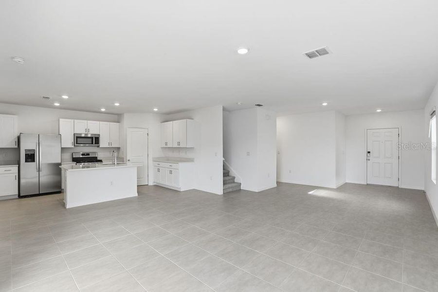 Spacious, unfurnished interior of a new home in Marion Creek, Haines City (Image 17).