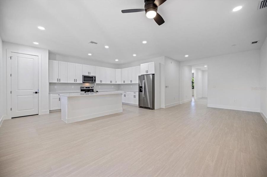 Spacious, unfurnished interior of a new home in , Rotonda West (Image 17).