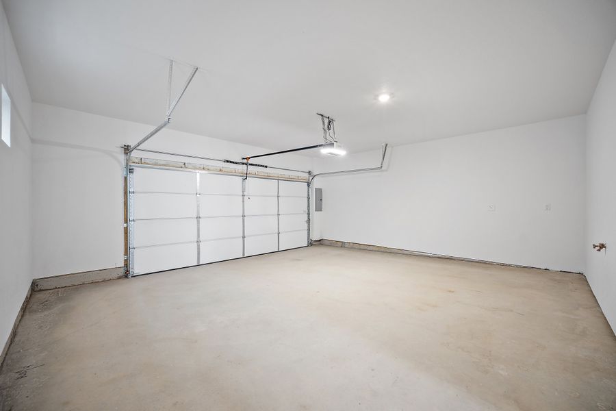 Spacious, unfurnished interior of a new home in The Commons at Victory Ridge, Colorado Springs (Image 40).