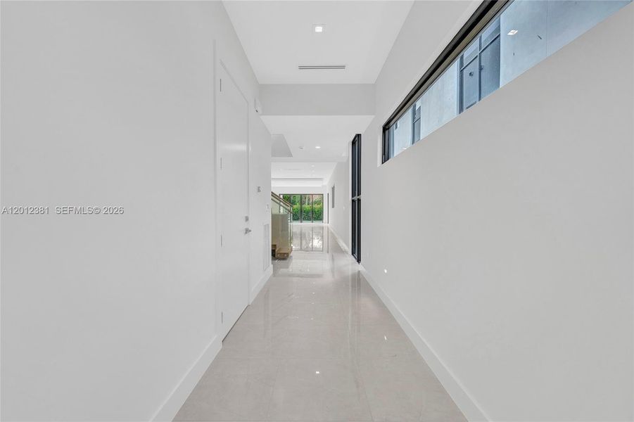 Spacious, unfurnished interior of a new home in , Miami (Image 26).