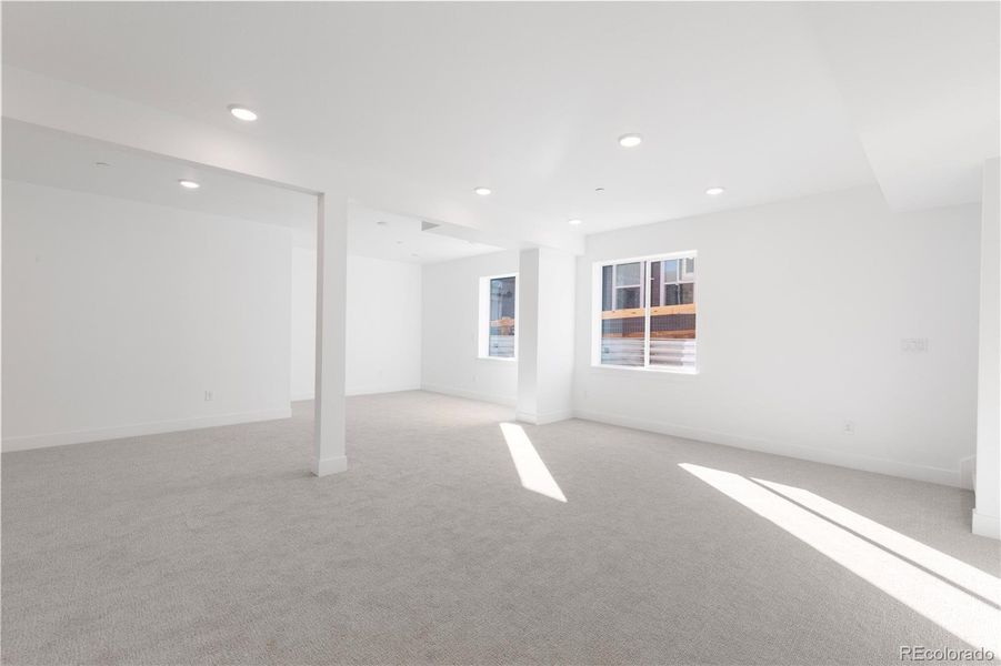 Spacious, unfurnished interior of a new home in Dillon Pointe - Journey, Broomfield (Image 29).