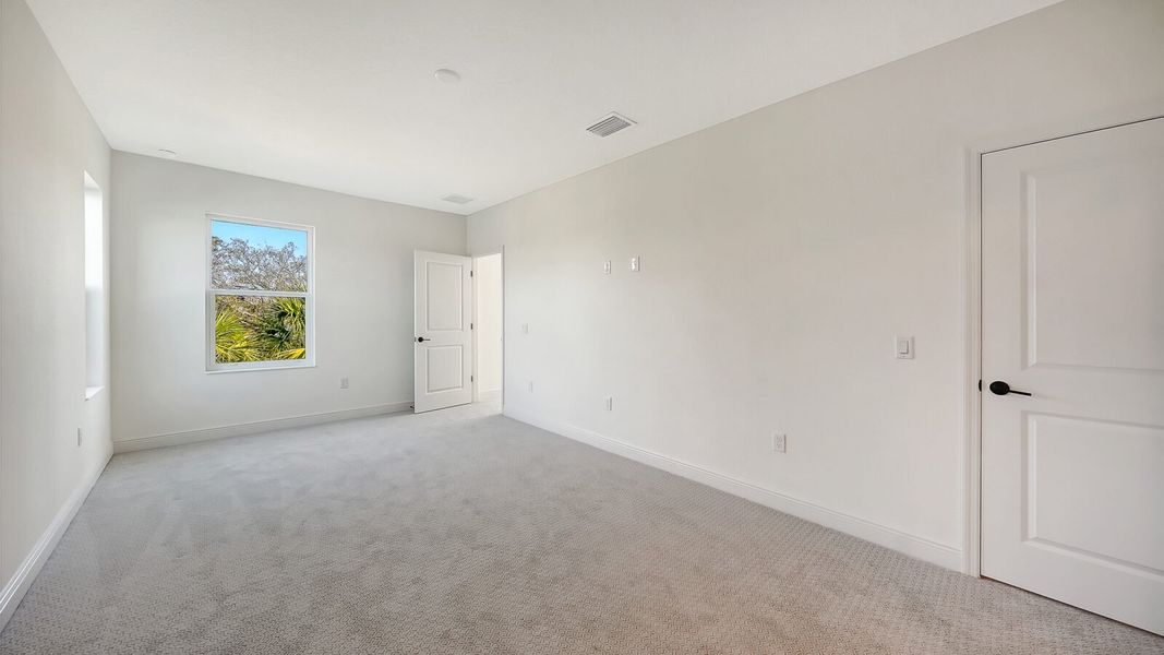 Spacious, unfurnished interior of a new home in Wildleaf, Parrish (Image 51).