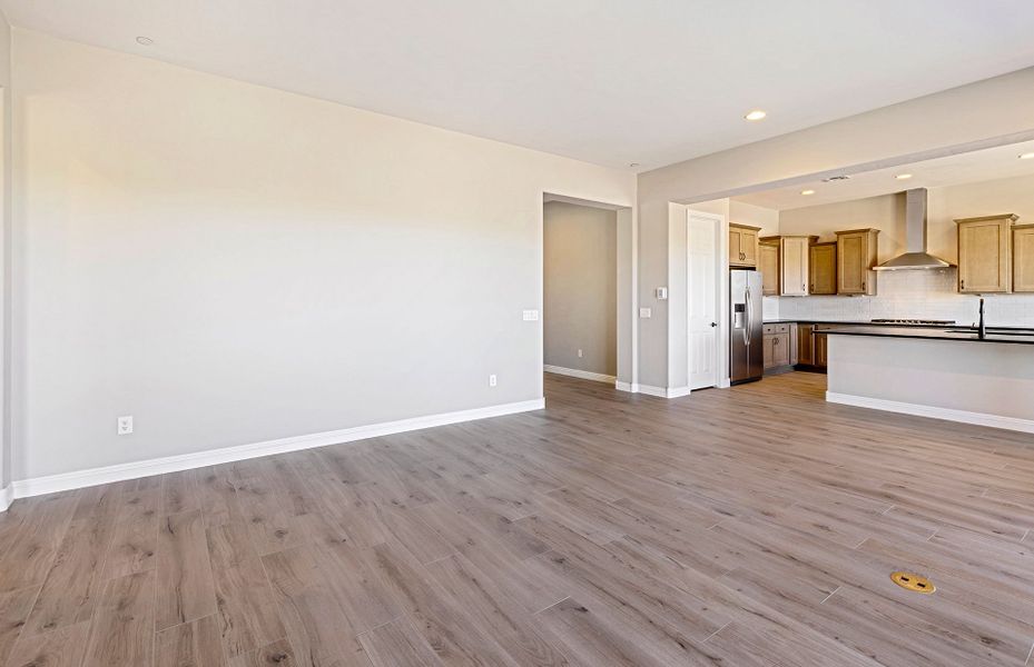 Spacious, unfurnished interior of a new home in Vistoso Canyon Estates, Oro Valley (Image 22).