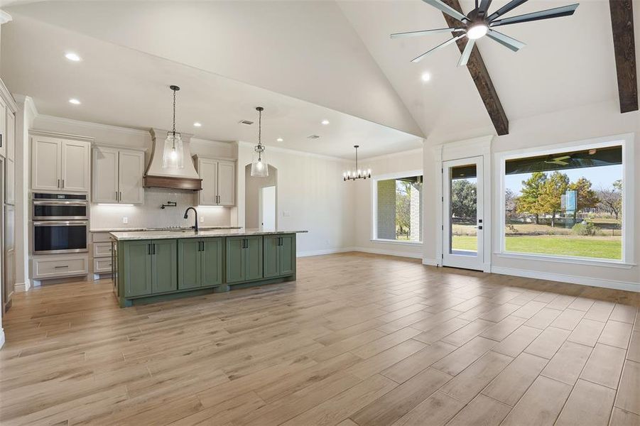 Spacious, unfurnished interior of a new home in , Granbury (Image 24).