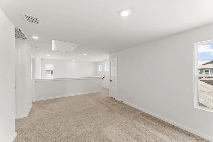 Spacious, unfurnished interior of a new home in Veranda Designer, San Antonio (Image 27).