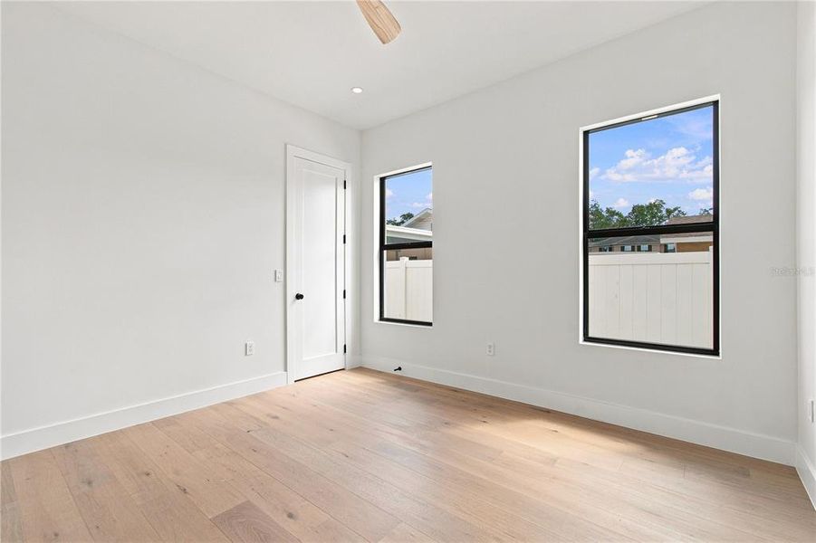 Spacious, unfurnished interior of a new home in , Tampa (Image 67).