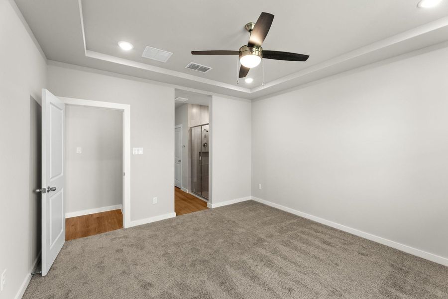 Spacious, unfurnished interior of a new home in Hickory Ridge, Elmendorf (Image 25).