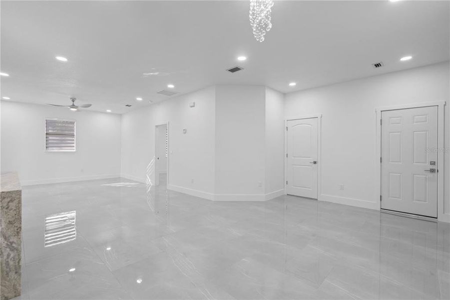 Spacious, unfurnished interior of a new home in , Pinellas Park (Image 34).