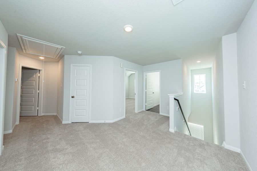 Spacious, unfurnished interior of a new home in Cliffstone Hills, Conroe (Image 16).
