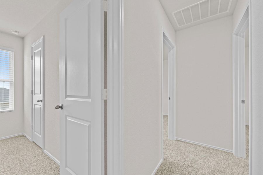 Spacious, unfurnished interior of a new home in , Maxwell (Image 24).