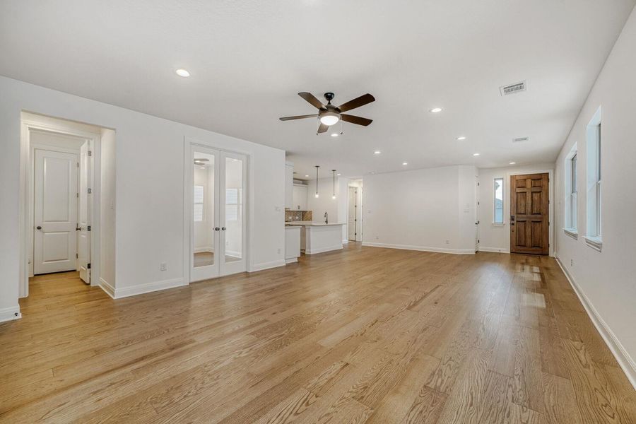 Spacious, unfurnished interior of a new home in The Porch at Du Pre, Buda (Image 15). Spacious, unfurnished interior of a new home in The Porch at Du Pre, Buda (Image 15).