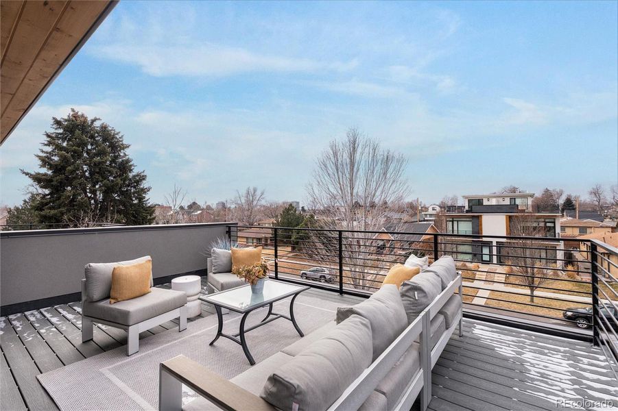 West Facing Rooftop Deck West Facing Rooftop Deck