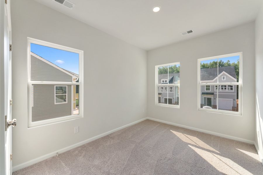 Spacious, unfurnished interior of a new home in Edwards Station, Taylors (Image 17).