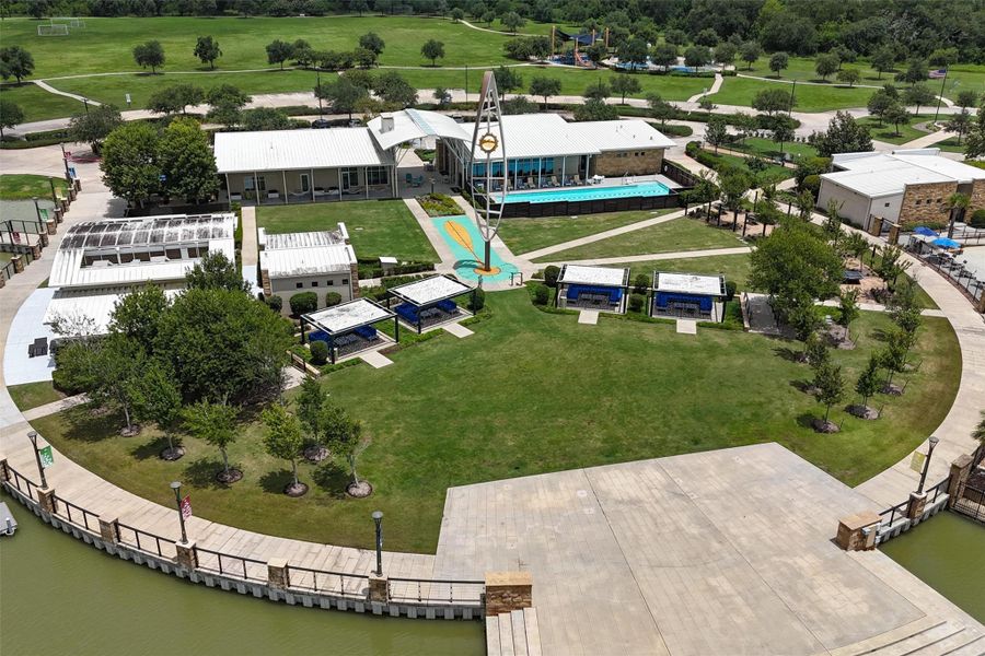 Community amenities in Meridiana, Manvel (Image 39).