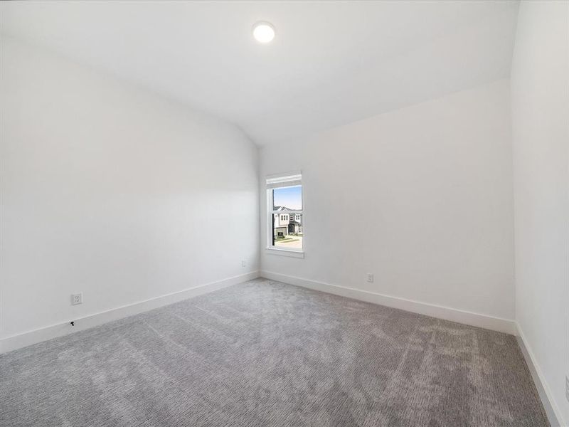 Spacious, unfurnished interior of a new home in Royal Court, Frisco (Image 21).