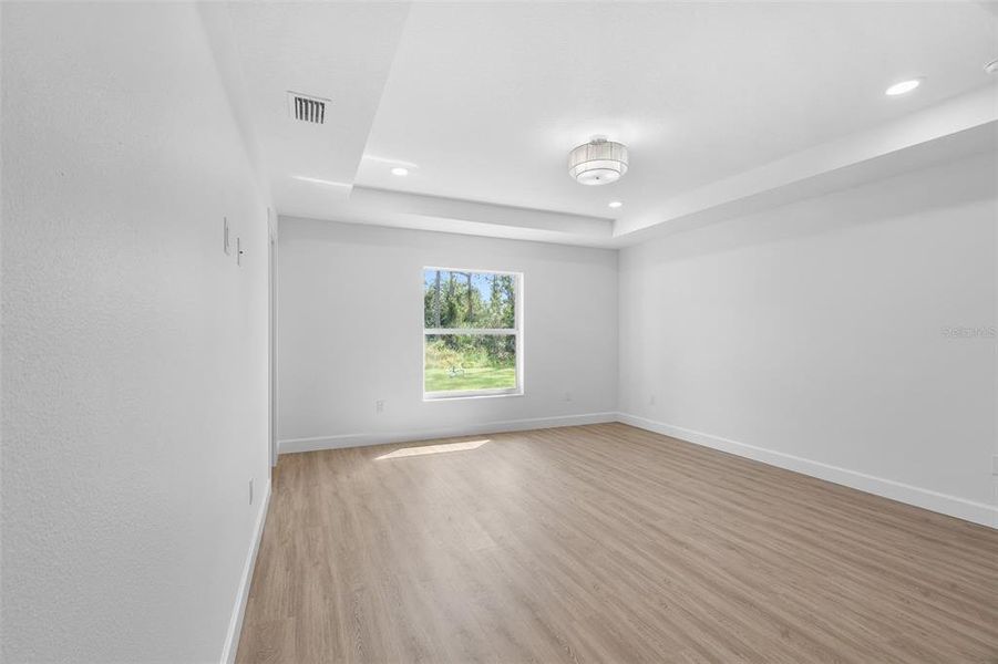 Spacious, unfurnished interior of a new home in , Port Charlotte (Image 31).