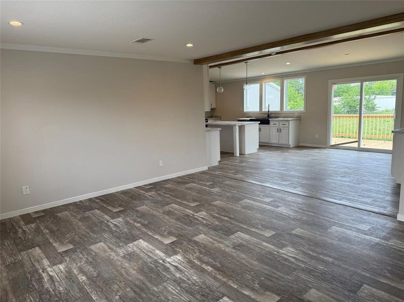 Spacious, unfurnished interior of a new home in , Weatherford (Image 11).