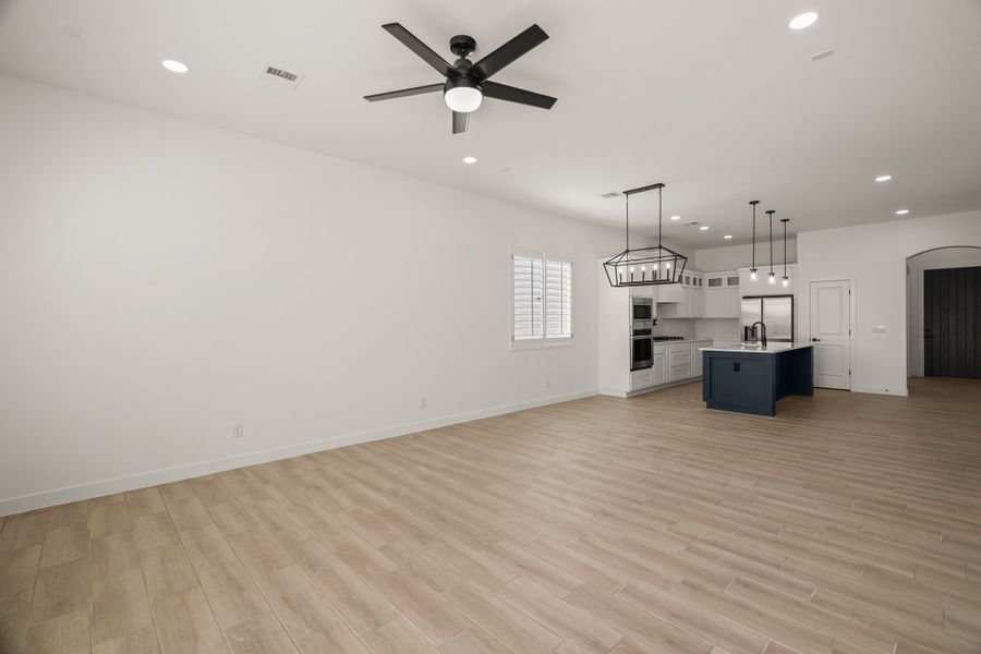 Spacious, unfurnished interior of a new home in Tierra Del Este 91, El Paso (Image 24).