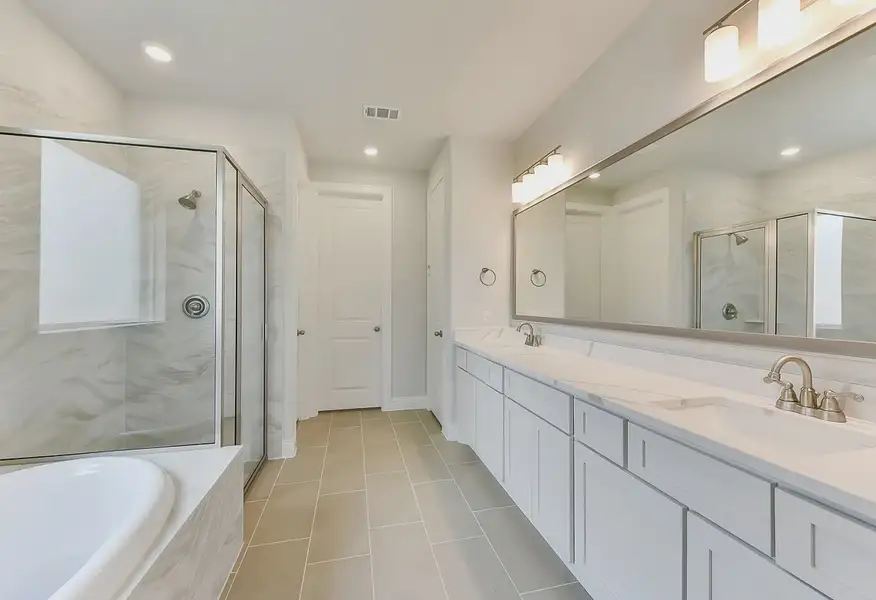 Plan 4029 primary bath - 10 of 17