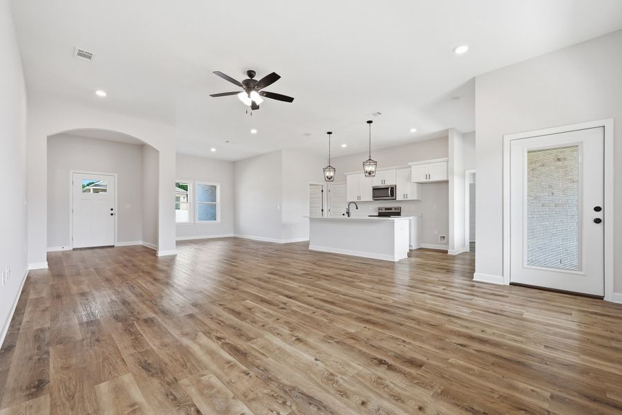 Spacious, unfurnished interior of a new home in Southern Charm, Crestview (Image 35). Spacious, unfurnished interior of a new home in Southern Charm, Crestview (Image 35).