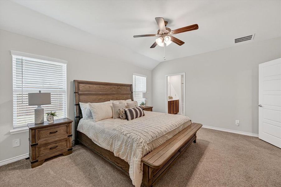 Furnished interior view inside a new home in Williamsburg, Fate (Image 6).