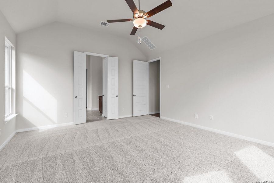 Spacious, unfurnished interior of a new home in Homestead, Schertz (Image 19).