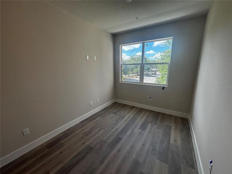 Spacious, unfurnished interior of a new home in , Orlando (Image 9).